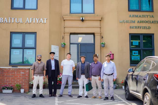 Cllr Mark Rusling meets meets members of Ahmadiyya Muslim Association Sheffield during his visit to Baitul Afiyat Mosque.