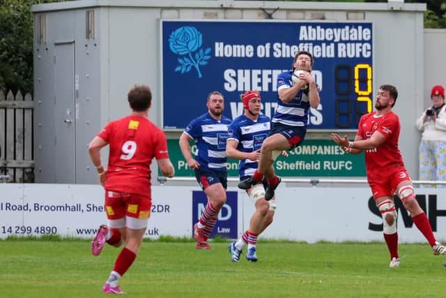 Chris Hooper claiming the high ball