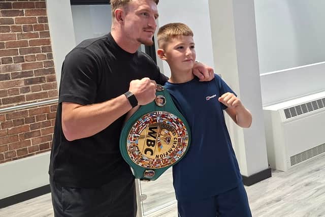 World champion Dalton Smith and young admirer Pic Bob Westerdale 
