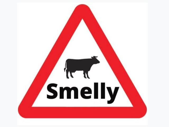 Drivers should be given advanced warning before driving through an area dominated by farmland where manure is often spread on the fields, near a pig farm or past a factory giving off a strong odour.