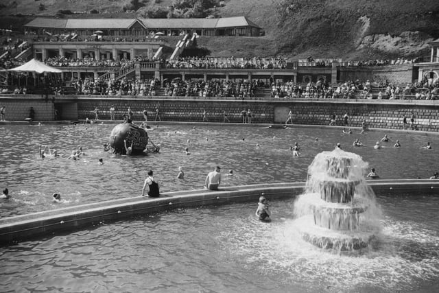 A public swimming pool in 1930.