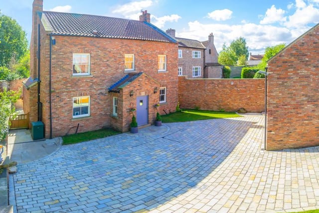 This five bedroom detached property is located in Great Ouseburn and is conveniently situated between Harrogate and York.