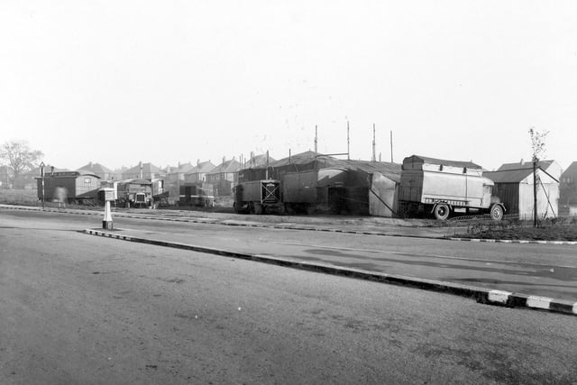 Cross Gates Ring Road, with caravans and houses in view. This site is now occupied by the Travellers Rest pub which had replaced the one located at the junction of Austhorpe Road and the Ring Road.