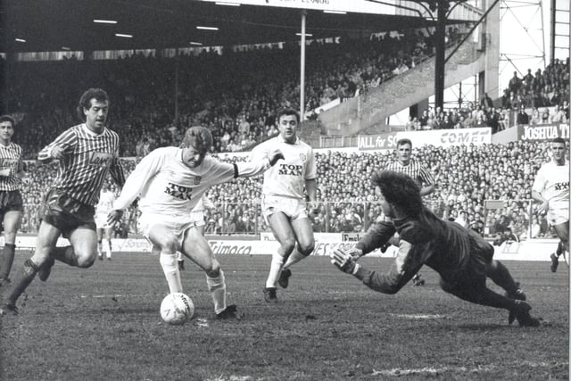 Leeds United 4 Sheffield United 0. Division Two, April 16, 1990. Gordon Strachan shoots.