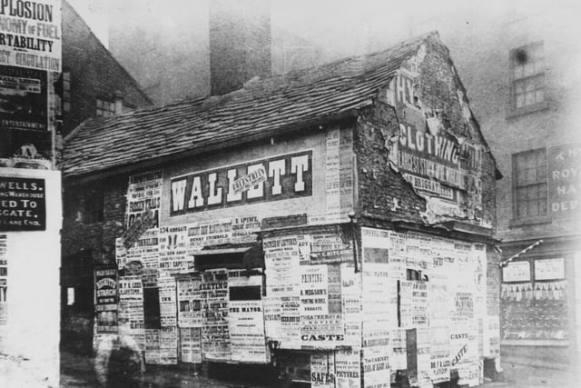 Norton's Oyster Shop on Boar Lane in the early 20th century.