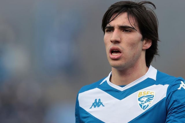 Manchester City are interested in signing Brescia midfielder Sandro Tonali with the Serie A club likely to drop his 46m asking price. (Corriere dello Sport)