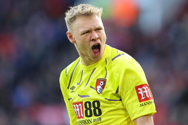 Ex-Leeds United player Noel Whelan has claimed Bournemouth goalkeeper Aaron Ramsdale would be an upgrade on Kiko Casilla, amid rumours the Whites are battling Spurs for the stopper. (Football Insider)