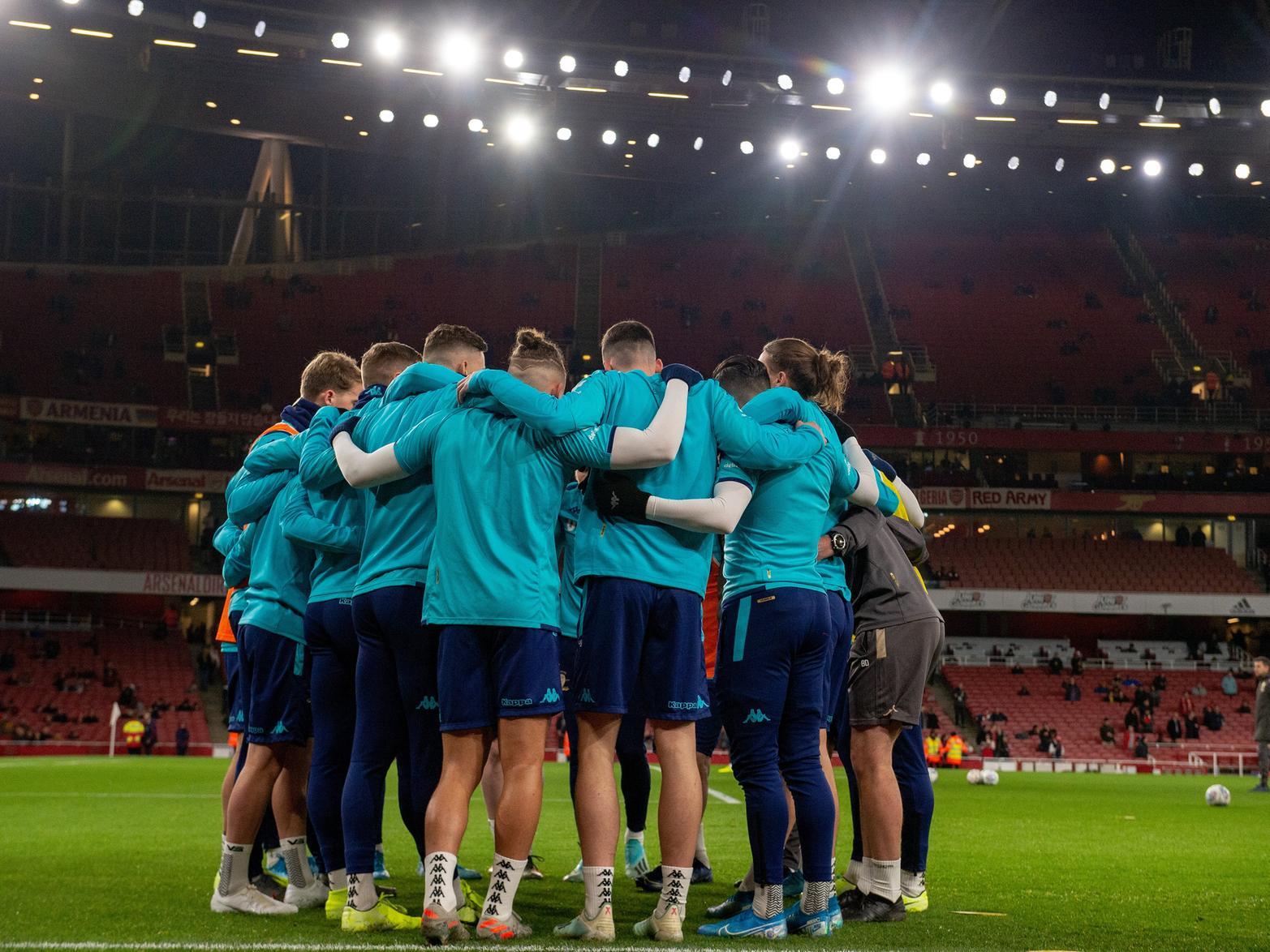 Leeds United's players huddle at the Emirates. (Image: Bruce Rollinson)