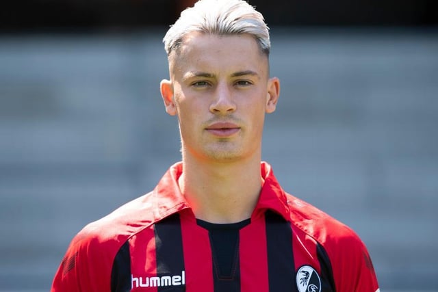 Freiburg have slapped an 18.5m price tag on Leeds United and Tottenham Hotspur target Robin Koch. Napoli and Borussia Dortmund are also keen. (Area Napoli)