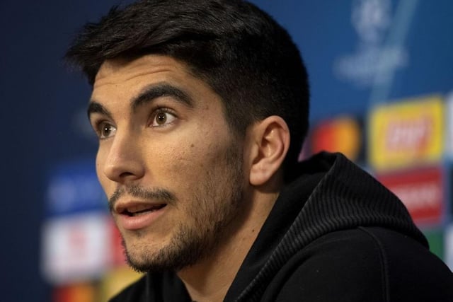 Arsenal are looking to take advantage of Valencias uncertain situation by signing Carlos Soler. The La Liga club need to raise 36m in player sales before June 30 (Sky Sports)