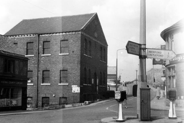 Part of Cross Hills as it becomes Leeds Road (B6137). The large brick built Methodist Chapel stands at the junction with Well Lane.