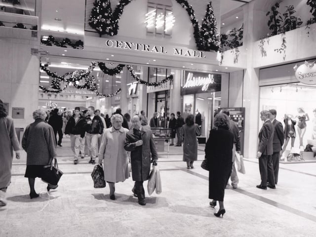 December 1989 and Central Square and malls featured more than sixty thousand pounds worth of illuminated decorations.