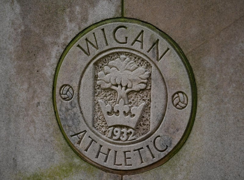 Wigan players are under pressure to take a 50% wage deferral by the clubs owners, while Gelhardt may be sold to balance the books. (The Sun)