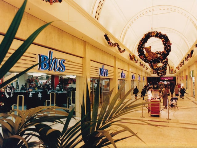 BHS was a popular draw for shoppers, especially those looking for a bargain in January 1995.