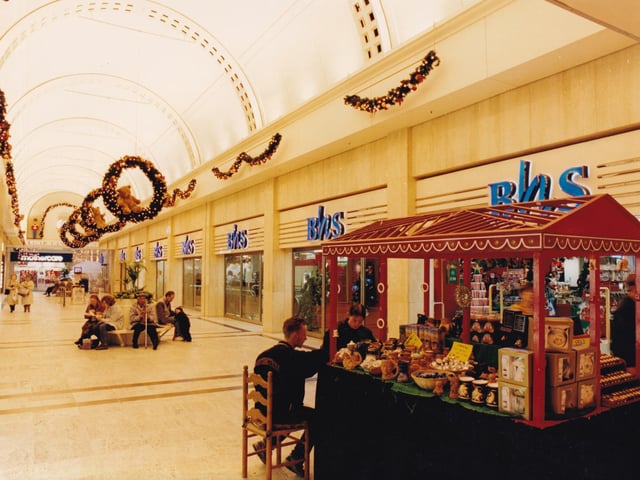 Did you ever sit down and have your lunch in the middle of the mall? Or use it to take a breather and people watch?