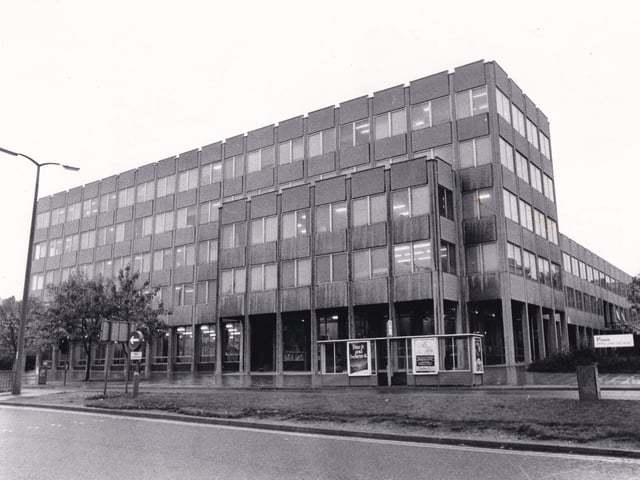 Did you get the bus home outside the College back in the day? This photo dates back to August 1985. Do you remember 'kerching' - 12 journeys for the price of 10?