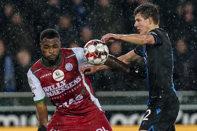 Leeds are said to be preparing an offer in the region of 5 million for Besiktas striker Cyle Larin, now his current loan side S.V. Zulte look unlikely to take up their option-to-buy clause. (Fanatik)