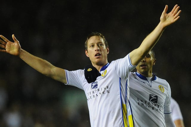 Ex-Leeds United ace Luciano Becchio has revealed that Jermaine Beckford leaving the club helped him become a lethal goalscorer, as the single-striker formation meant he had no defensive responsibility. (The Athletic)