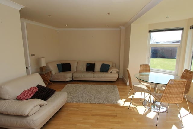 This cosy two bedroom flat has a west-facing open plan lounge/kitchen area and two bedrooms.