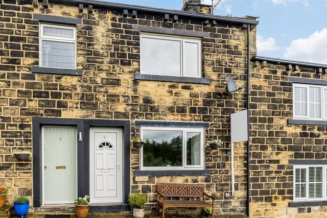 This two bedroom home in Pudsey offers character & quaintness but with a contemporary feel.