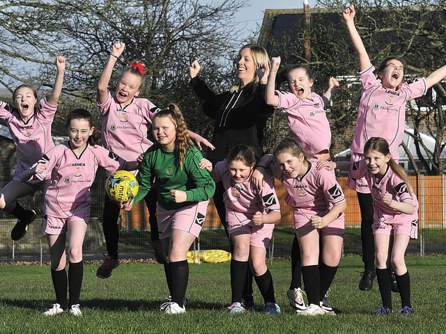 Do you recognise anyone? Tweet @SN_Sport