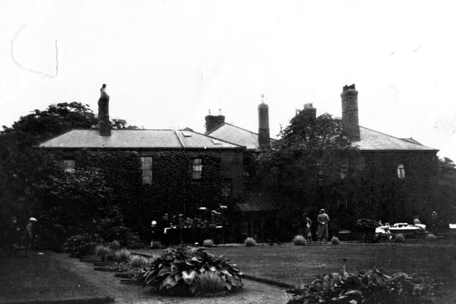 A garden party at Middleton Lodge. This building became the clubhouse of Middleton Park Municipal Golf Club.