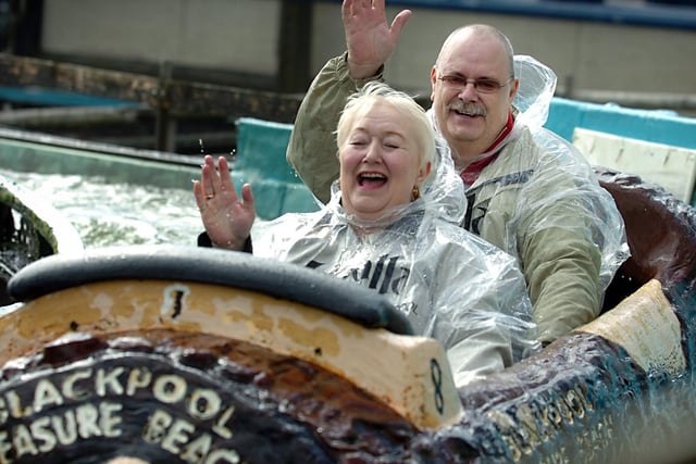 2006, Barry and Pamela Hart recreate the moment twenty years ago when Barry proposed on The Log Flume