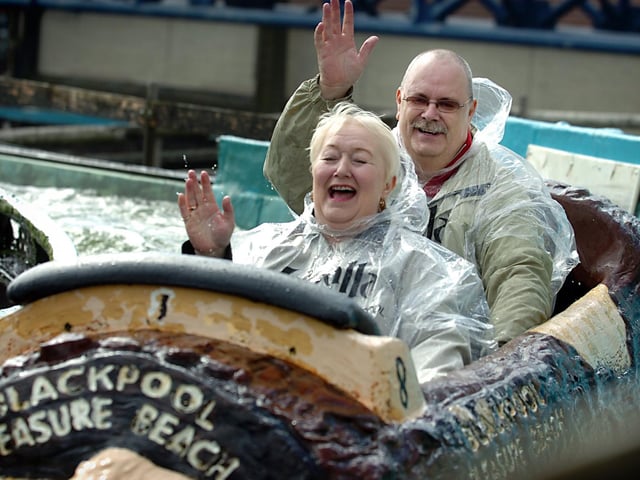 2006, Barry and Pamela Hart recreate the moment twenty years ago when Barry proposed on The Log Flume