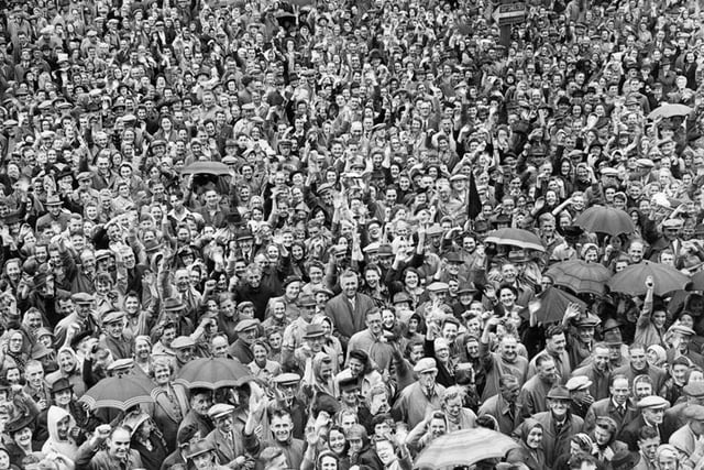 VJ crowds in Talbot Square in 1945