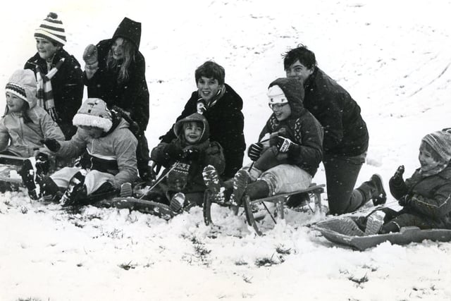 People sledging at Fairhaven Lake in 1985.