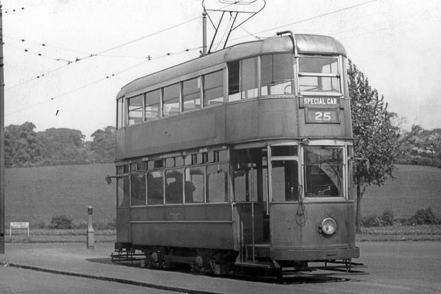Tram no.285 on Gipton Approach, at the Gipton termimus of the Leeds tramways network. Wykebeck Valley Road runs across in the background.
