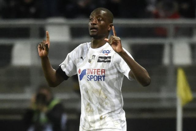 West Ham are set to win the race for Amiens forward Serhou Guirassy at 15m, holding competition from Chelsea and Tottenham. (Le10Sport)