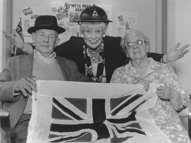 Coronation Street actress Liz Dawn at Scarborough Hospital's Haworth unit with Jim Tyson and Kathleen Barker.