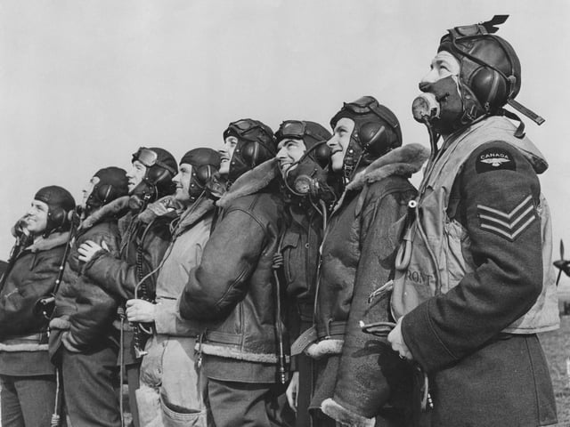 In July the Scarborough Evening News reported that pigs were being kept on the cliffs below the Grand Hotel, with RAF personnel billeted in the hotel tending to them.