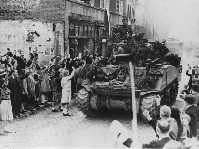 In July and August more than a thousand evacuees arrived from London, and compulsory billeting was introduced as most people refused to give them a home, despite a generous cash allowance.