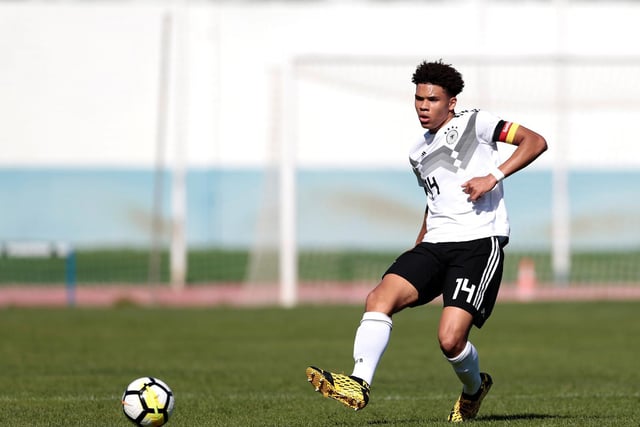 Manchester City have missed out on the chance to land Borussia Dortmund wonderkidNnamdi Collins, after the 16-year-old defender extended his deal until 2023. (Club website)