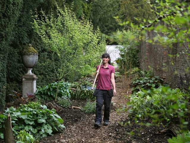 Work takes place Sledmere House.