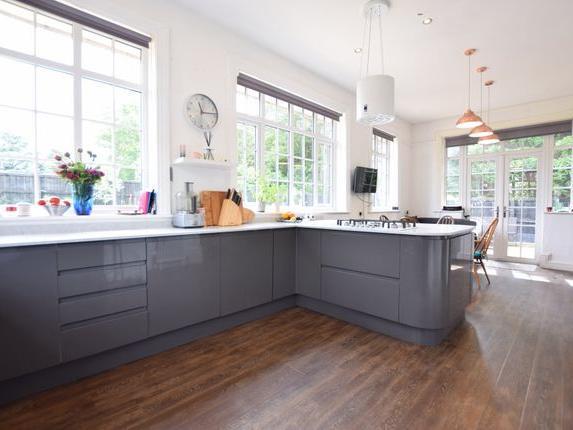This six bedroom property is on the market with Ellis Hay. The large home offers plentiful parking, a large enclosed garden and a balcony in a sought after location.