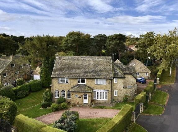 Sitting in a superb plot on the ever sought after Bracken Park this is spacious five bedroom detached family home. Having been modernised and updated throughout by the present owners, and enjoying the benefit of a detached one bedroom annexe, this home will appeal to a number of different buyers.