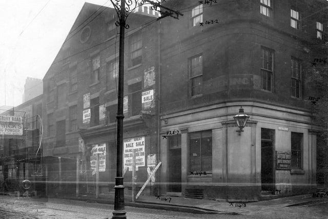 Duncan Street and Central Road prior to demolition for Street widening. the Central Market Hotel (McQuat Brothers) is on the corner with a lamp on the wall.