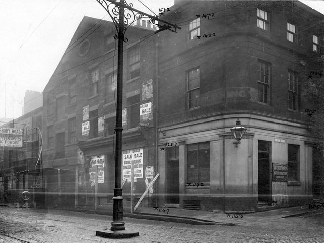 Duncan Street and Central Road prior to demolition for Street widening. the Central Market Hotel (McQuat Brothers) is on the corner with a lamp on the wall. Pictured in February 1904.