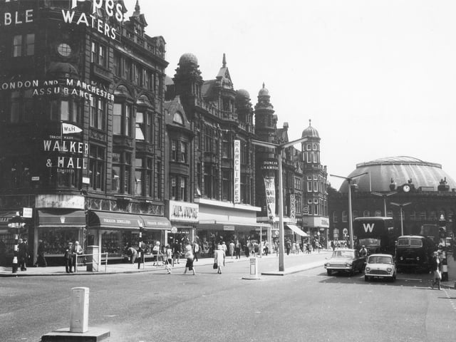 Duncan Street looking east from the junction with Briggate. On the left is no.148 Briggate, which houses Paragon Jewellers on the ground floor while the upper floors are occupied by, among others, Walker & Hall Ltd, silversmiths. Pictured circa 1967.