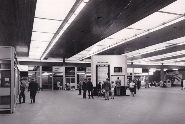 A similar view from the previous photo this time taken in June 1968. A new and improved departures board can be seen.