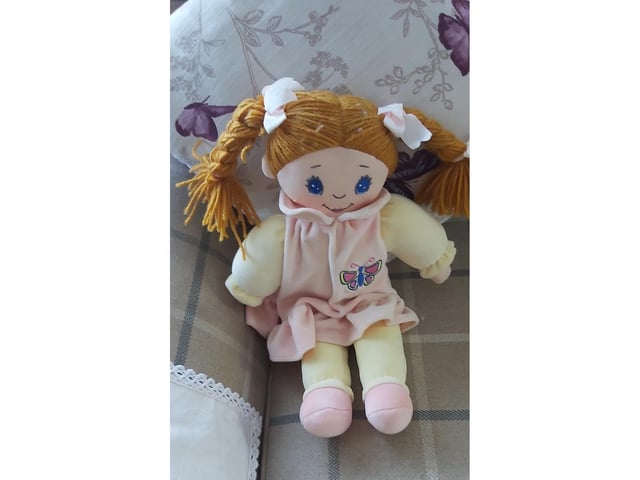 Rosie Pither said: "Miss Polly Dolly sent by my four-year-old granddaughter to hug because I cant hug her eight weeks now."