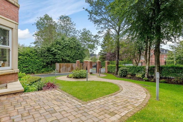 Outside, there are beautifully manicured communal gardens to the front and rear, remote controlled electrically operated gates, a pedestrian gated and paved entrance path to the front door.