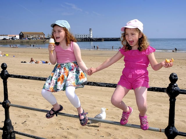 Sisters Florence and Bessie Blackburn enjoy their ice creams.