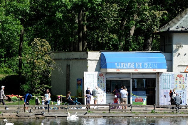 Queues at the Lakeside Ice Cream parlour