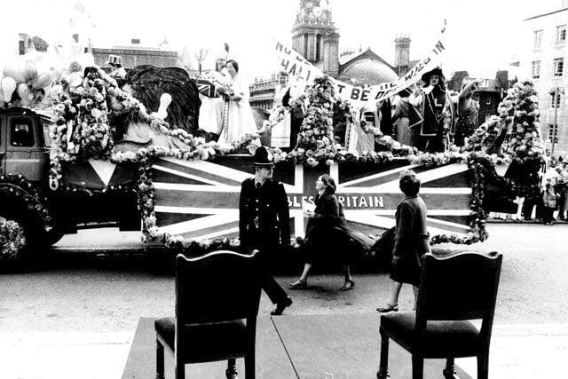 Empty chairs greet the 'Moonies' float as the Lord Mayor delivers a snub to the controversial religious sect. Coun Eric Atkinson had promised to turn his back as they passed the rostrum  - and he did just that.