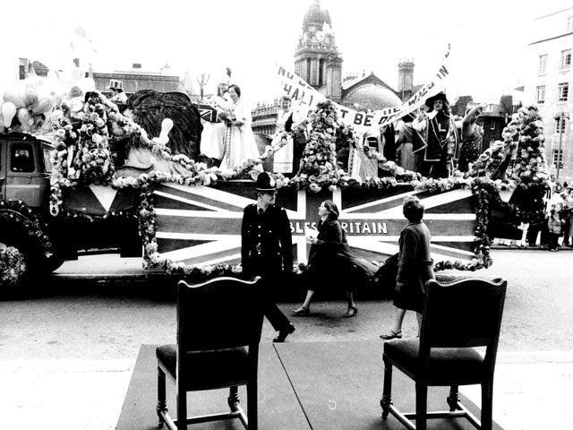 Empty chairs greet the 'Moonies' float as the Lord Mayor delivers a snub to the controversial religious sect. Coun Eric Atkinson had promised to turn his back as they passed the rostrum  - and he did just that in June 1980.