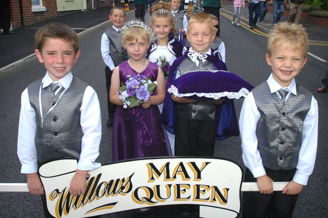 Willows May Queen Bethany Pritchard and retinue in 2008